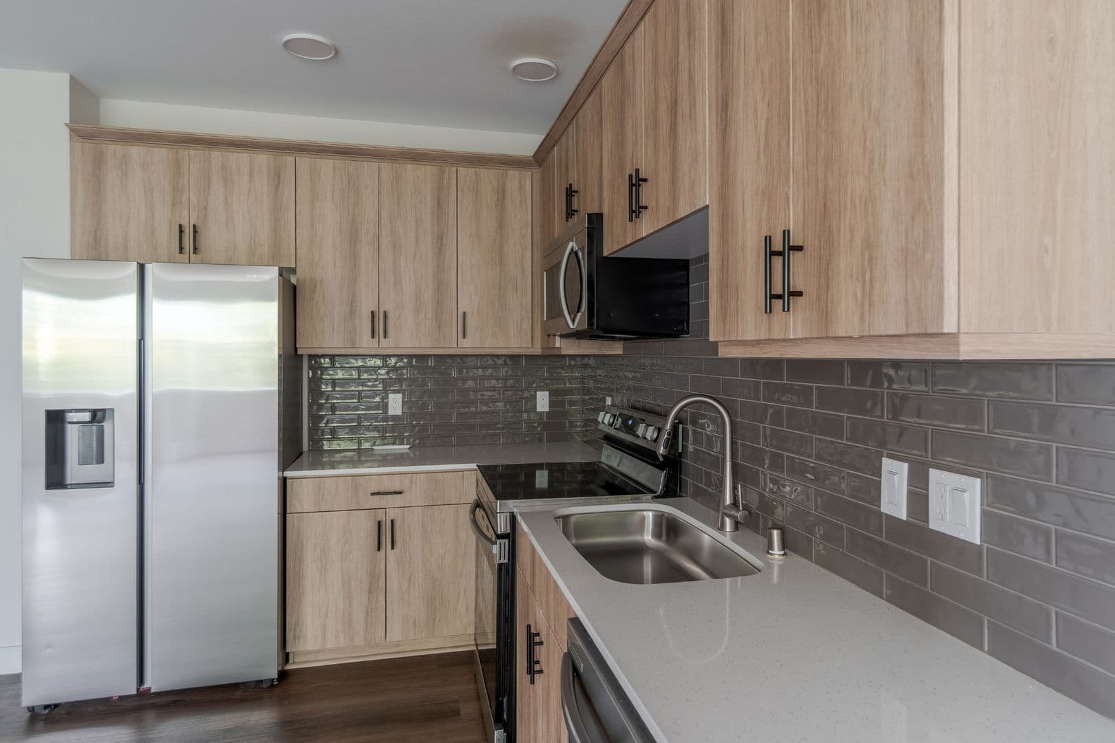Vista Apartment: 1559 N. Santa Fe Avenue