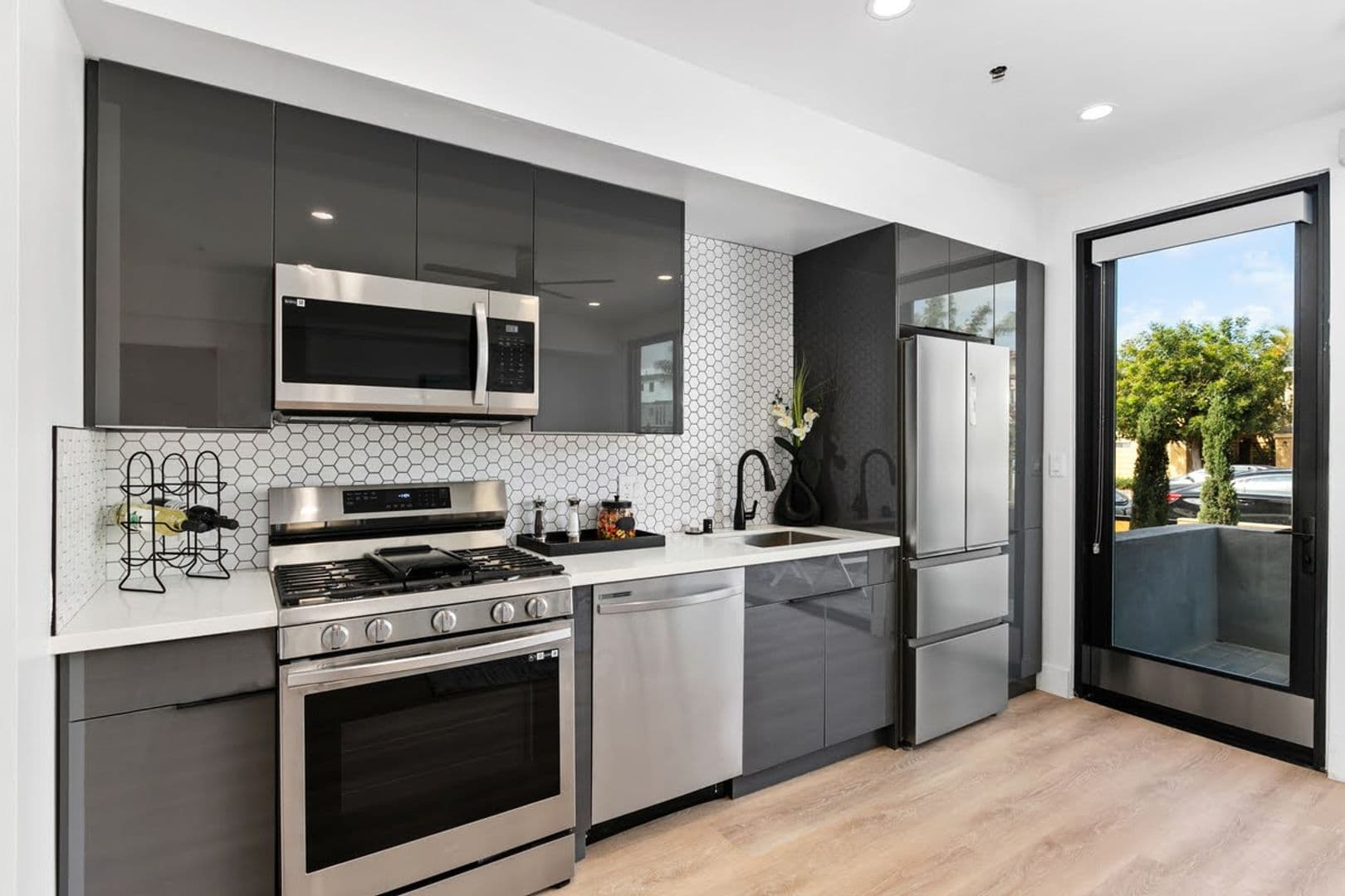 San Diego Apartment: 4551 Hamilton Street