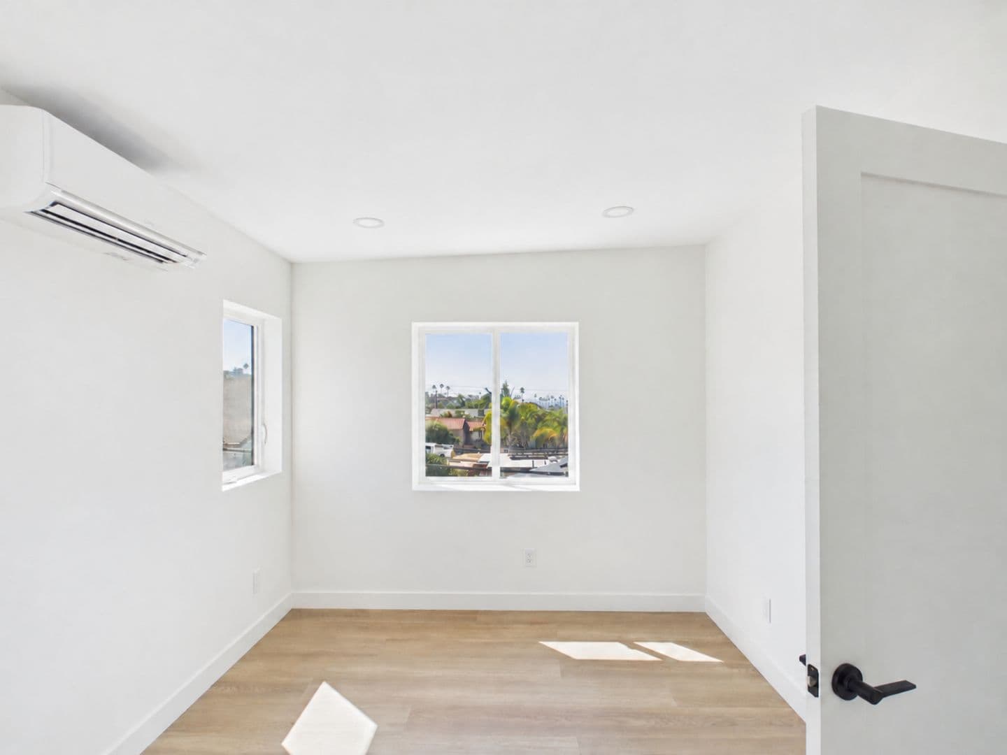 San Diego Apartment: 1485 Froude Street