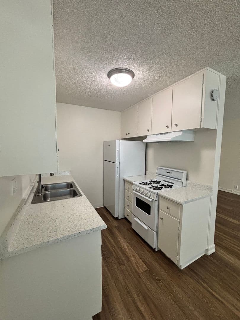 San Diego Apartment: 5722 University Avenue