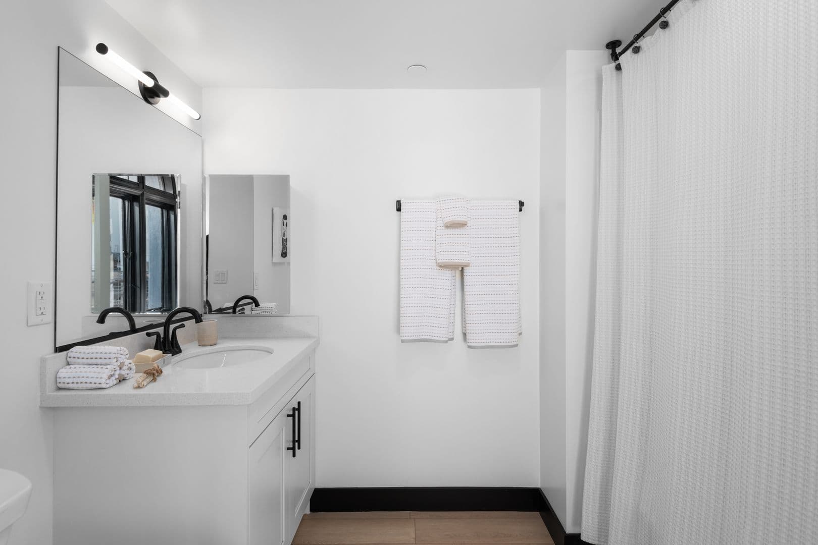 San Diego Apartment: 945 4th Avenue
