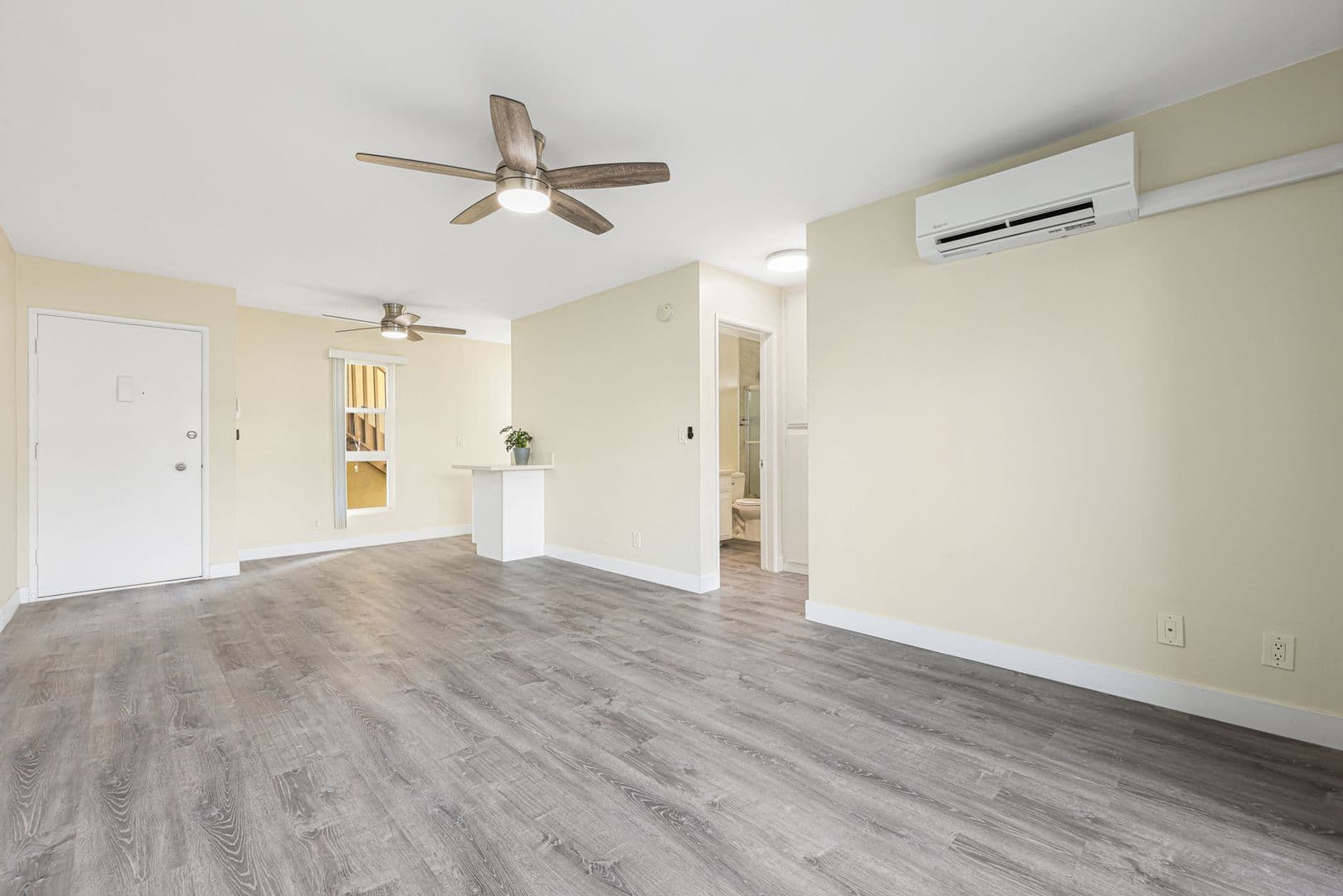 San Diego Apartment: 1707 Chalcedony Street