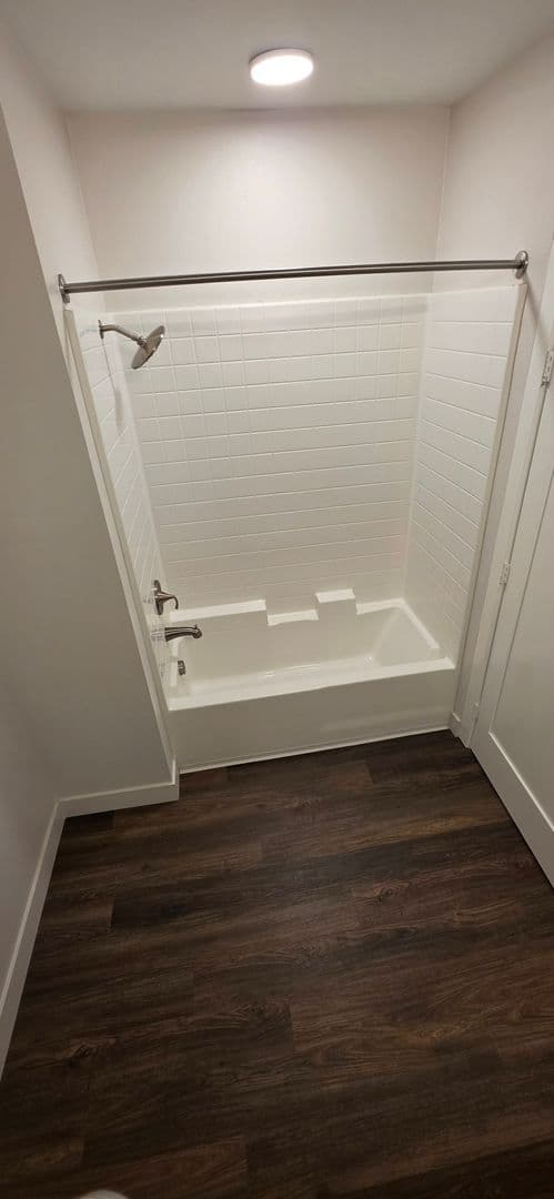 Vista Apartment: 1559 N. Santa Fe Avenue