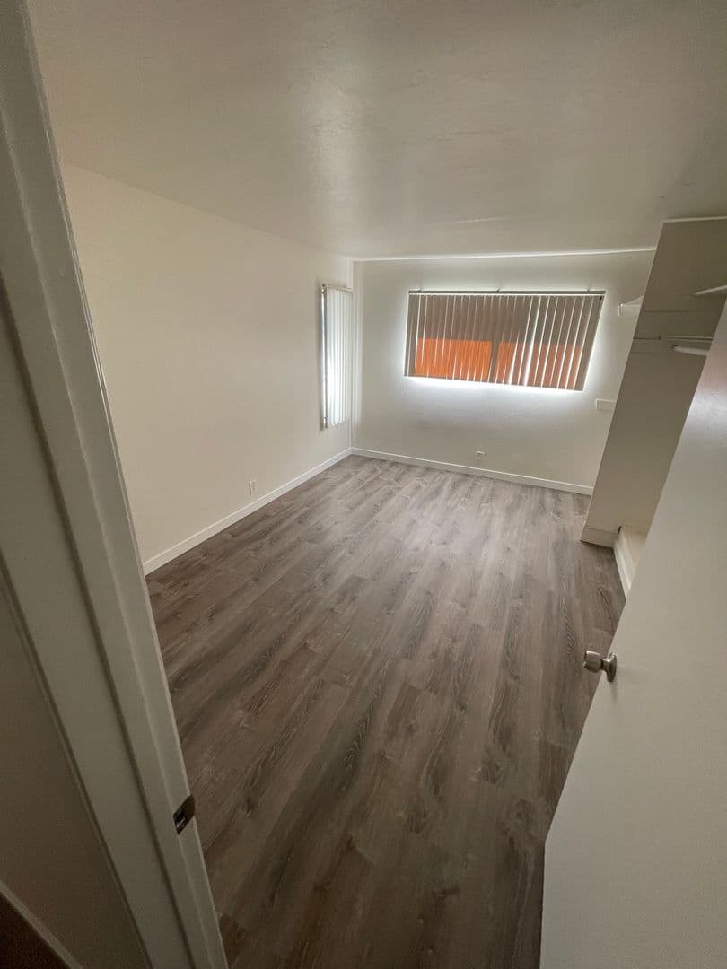Oceanside Apartment: 707 - 709 Eaton Street