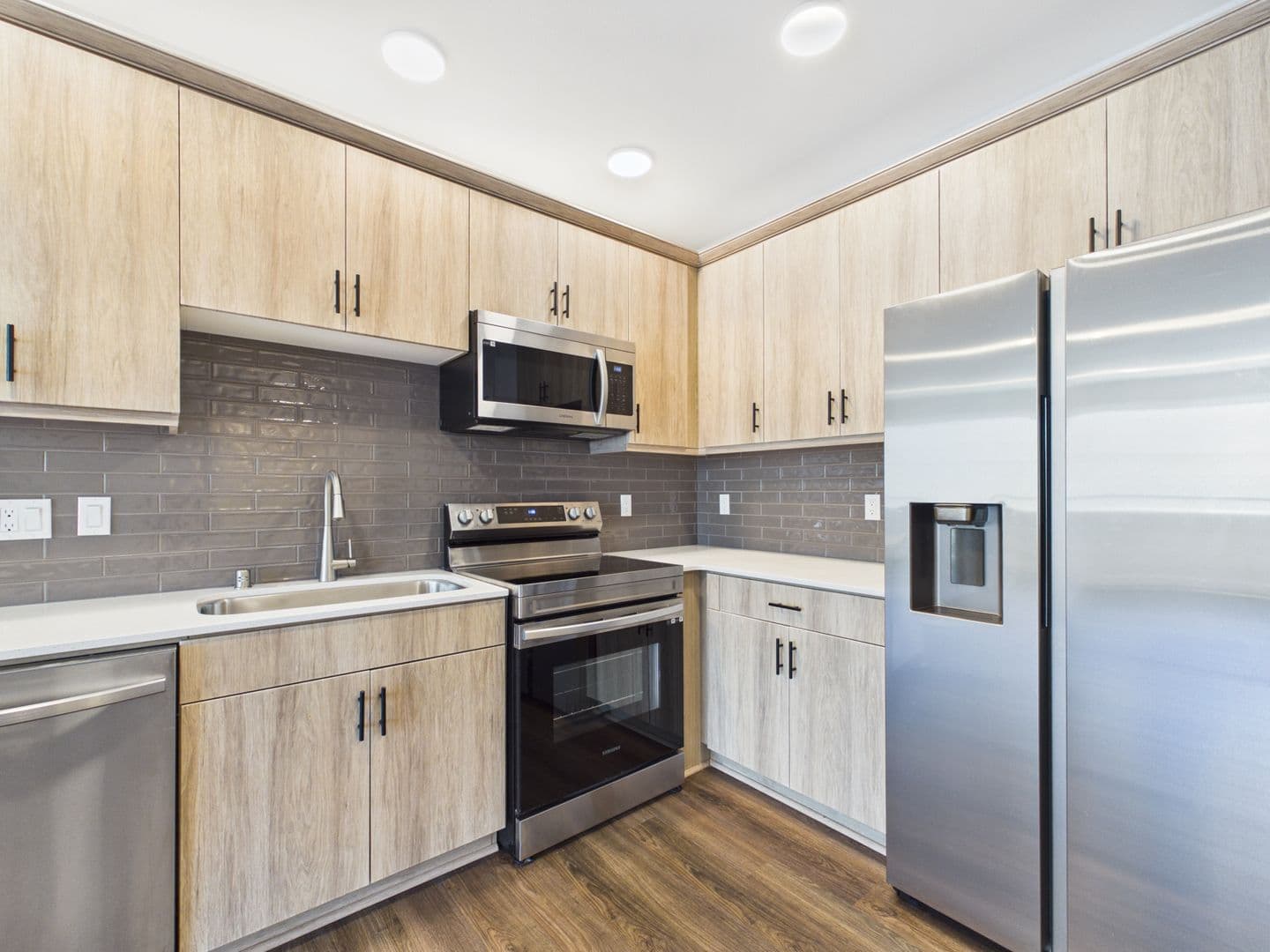 Vista Apartment: 1559 N. Santa Fe Avenue