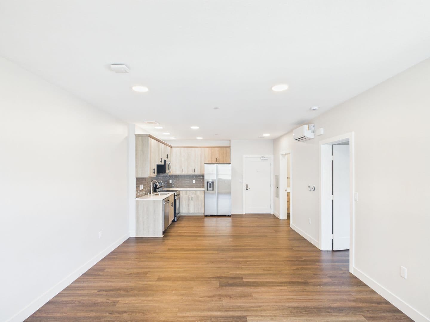 Vista Apartment: 1559 N. Santa Fe Avenue