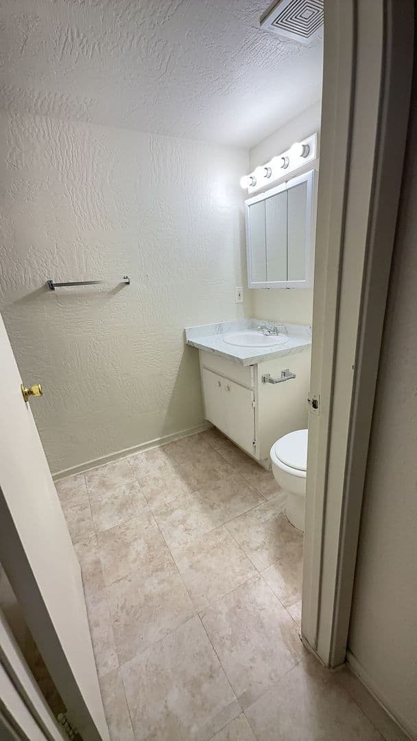Yuma Apartment: Lothlorien Apts.