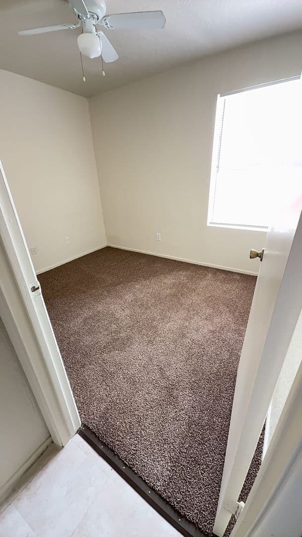 Yuma Apartment: Lothlorien Apts.