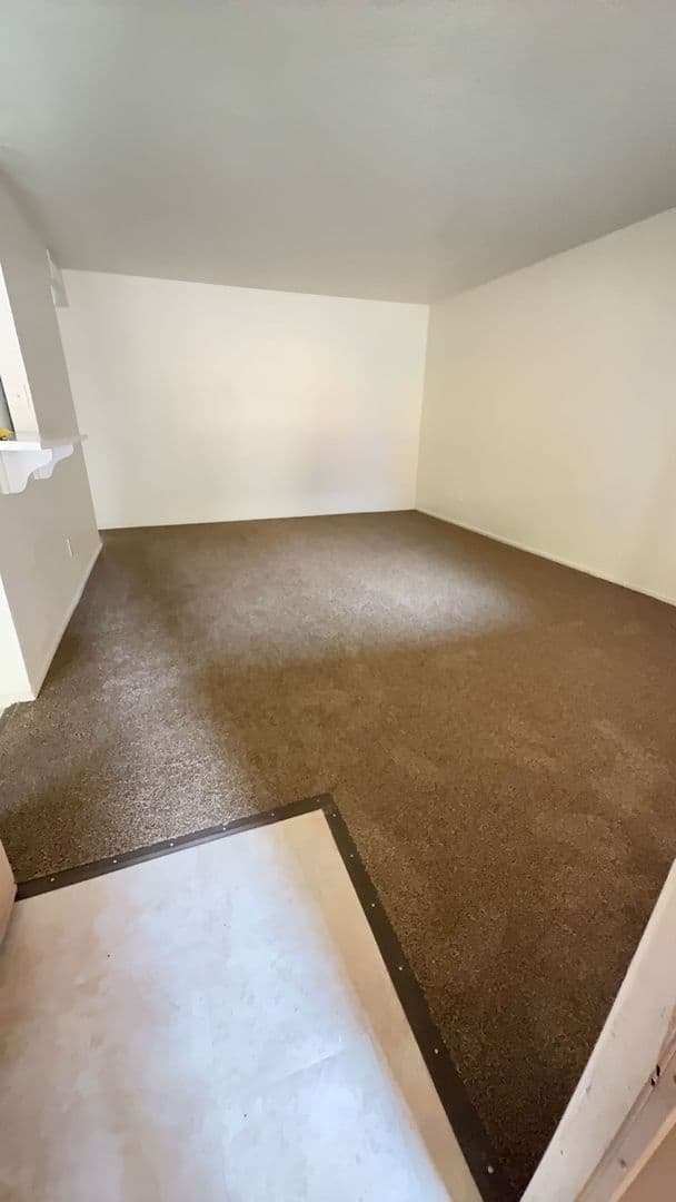 Yuma Apartment: Lothlorien Apts.
