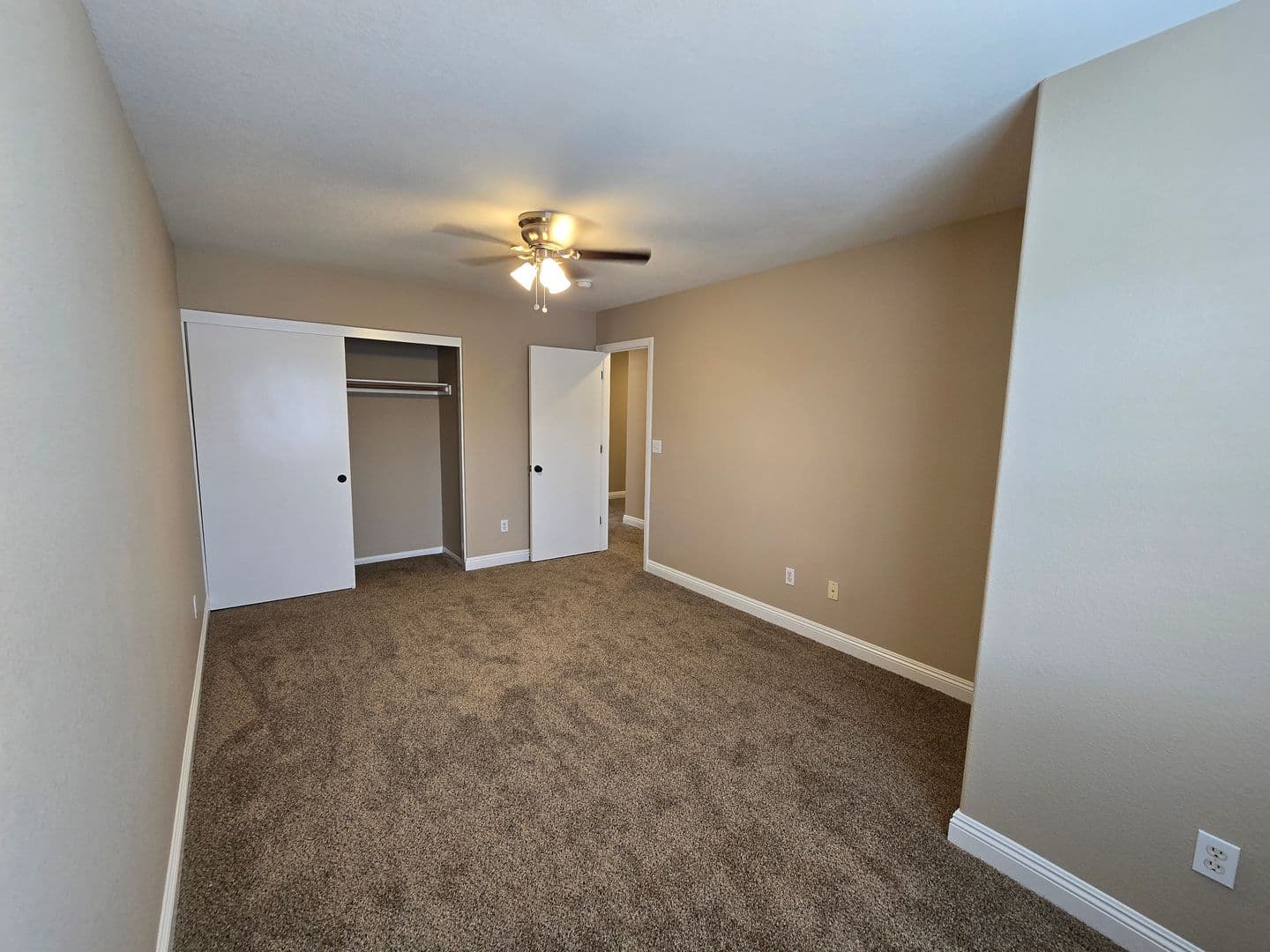 Las Vegas House: 245 Country Greens Avenue