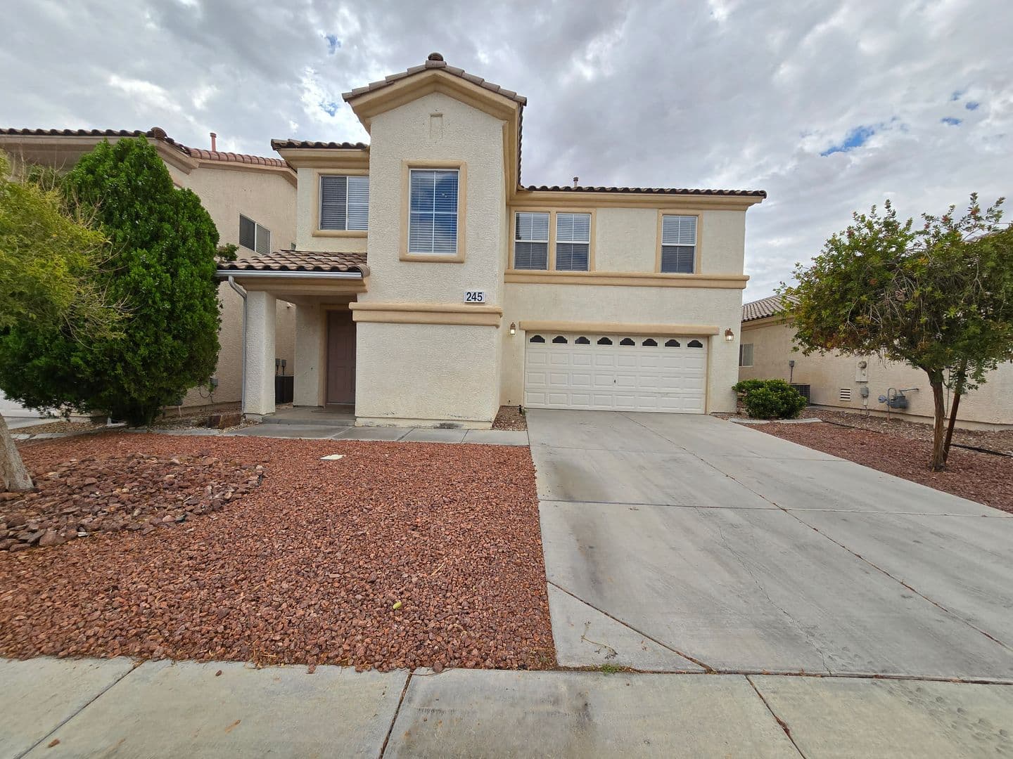 Las Vegas House: 245 Country Greens Avenue
