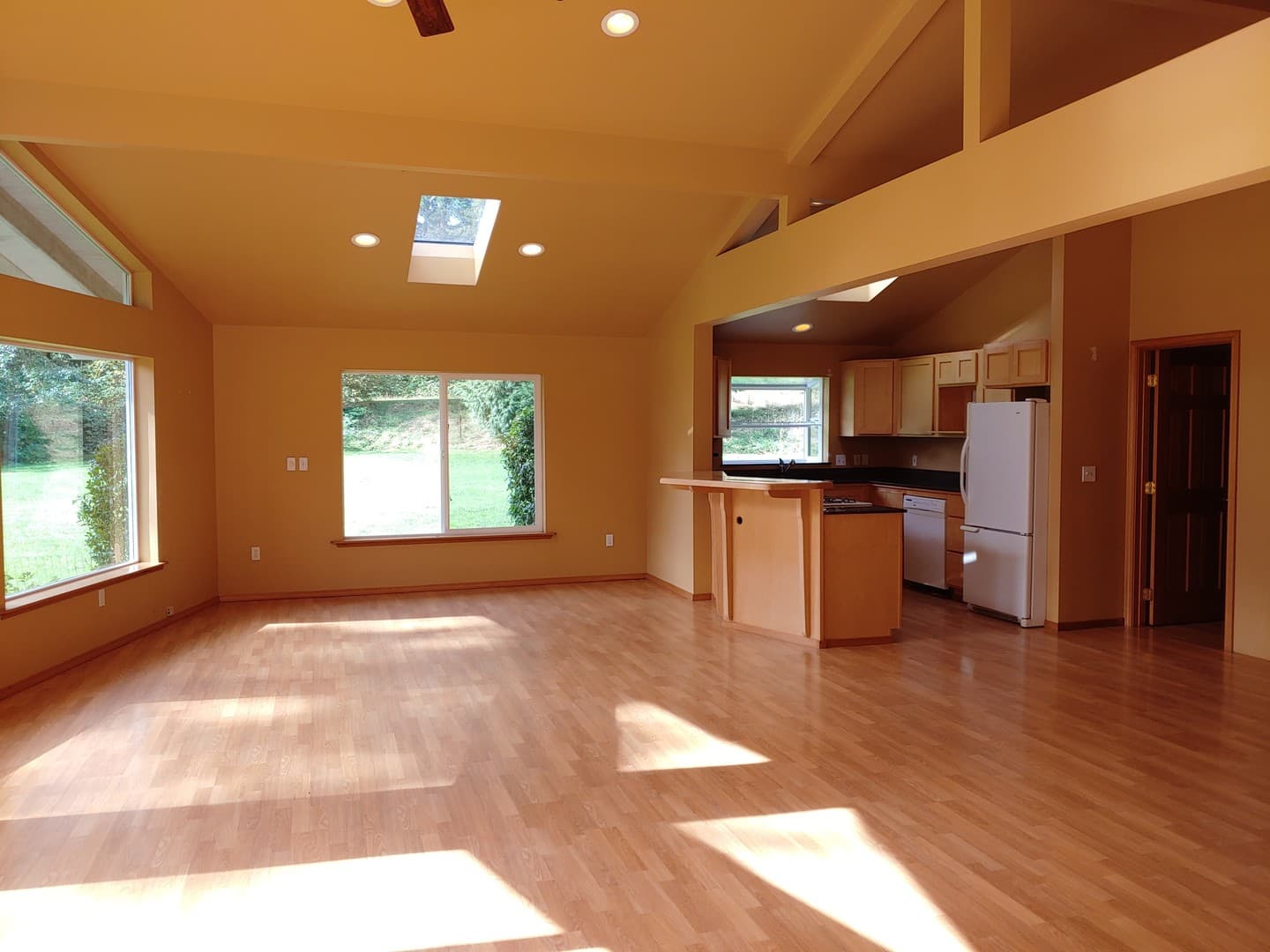 Greenbank Apartment: 925 Classic Road