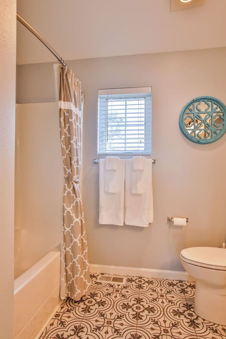 Freeland House: 1404 Portside Court