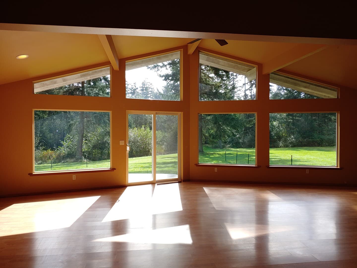 Greenbank Apartment: 925 Classic Road