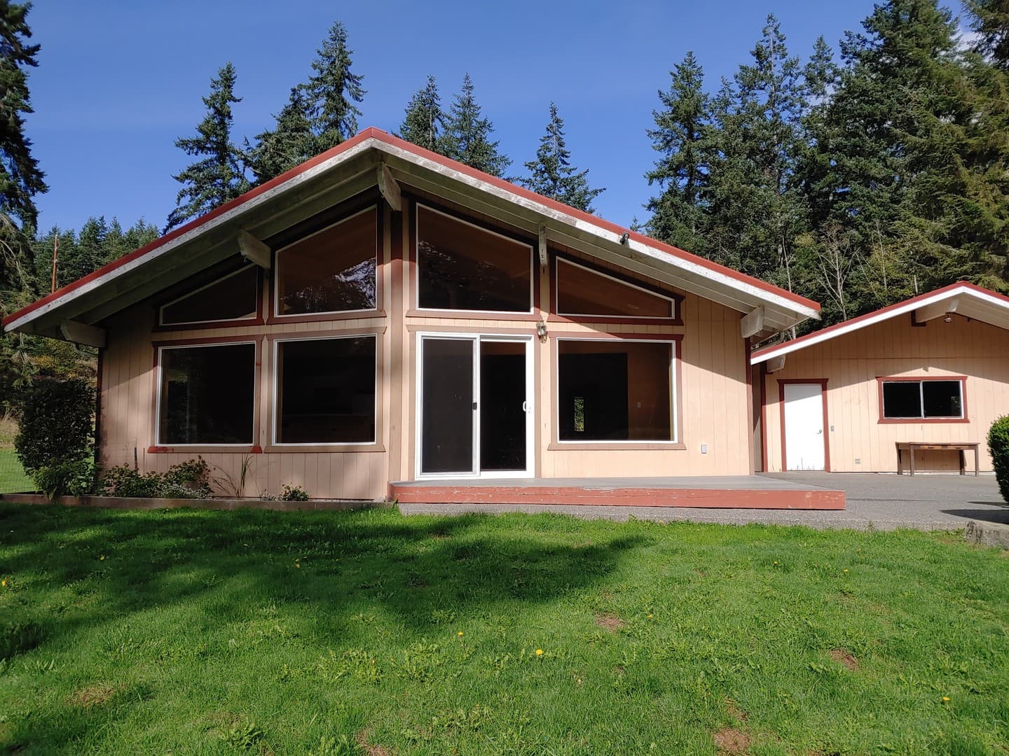 Greenbank Apartment: 925 Classic Road