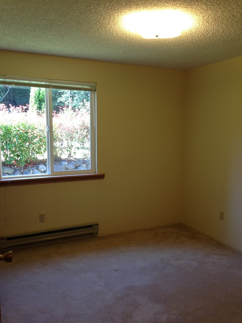 Greenbank Apartment: 925 Classic Road