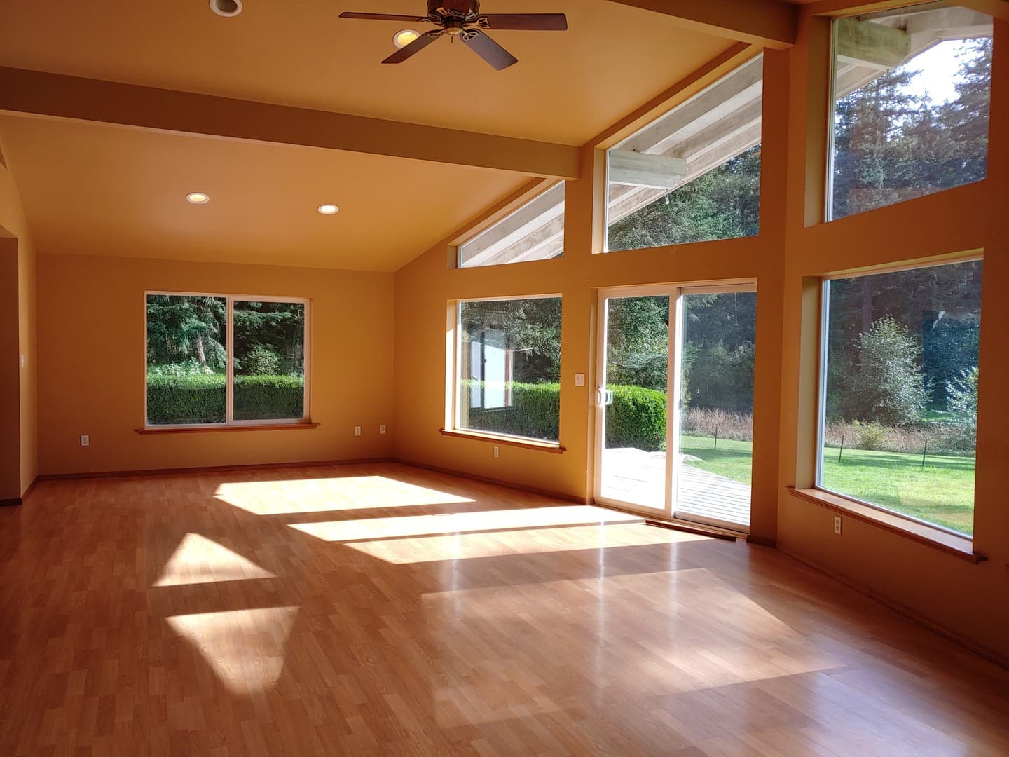 Greenbank Apartment: 925 Classic Road