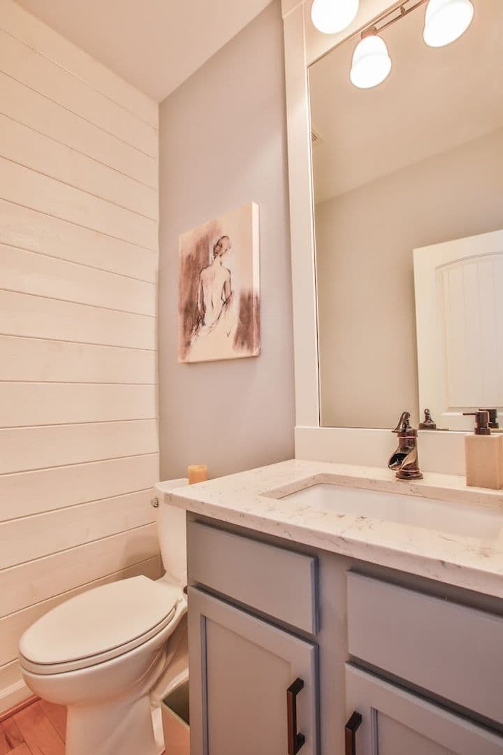 Freeland House: 1404 Portside Court