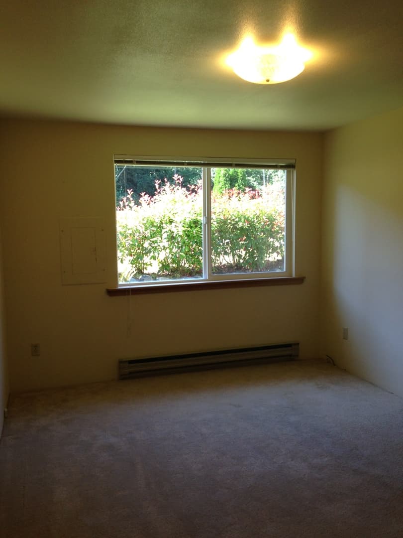 Greenbank Apartment: 925 Classic Road