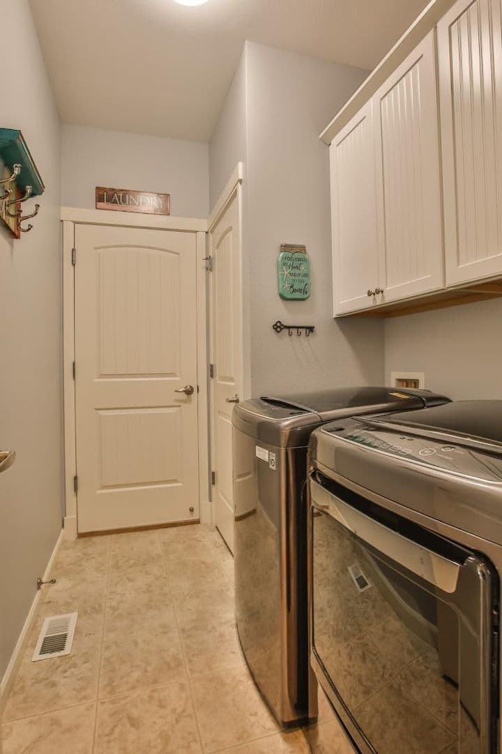 Freeland House: 1404 Portside Court