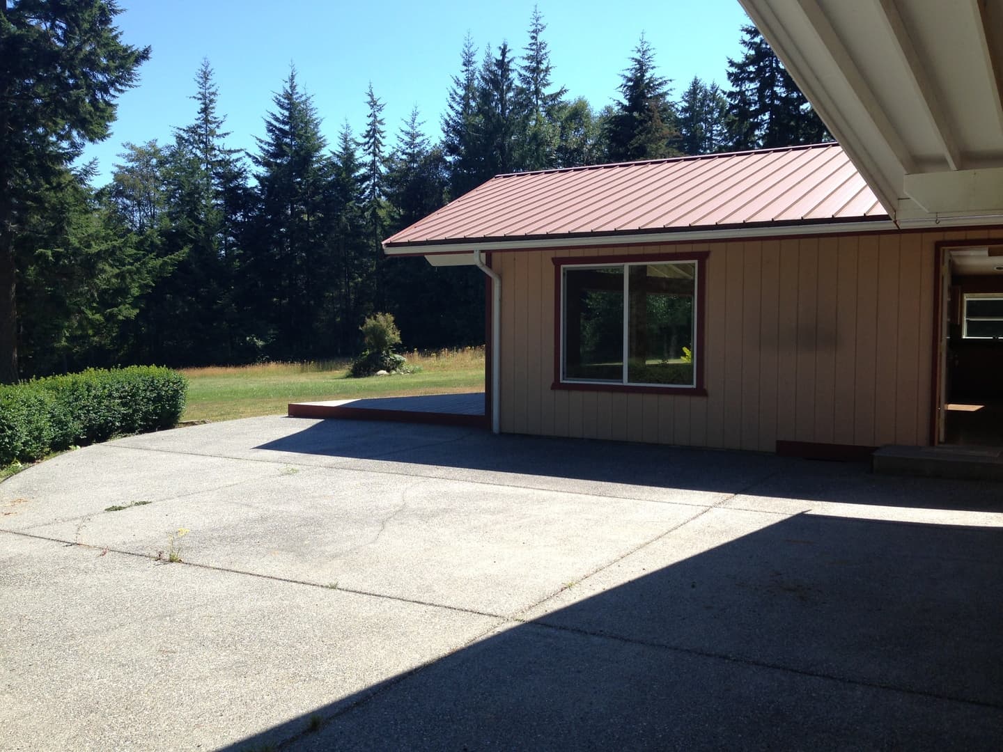 Greenbank Apartment: 925 Classic Road
