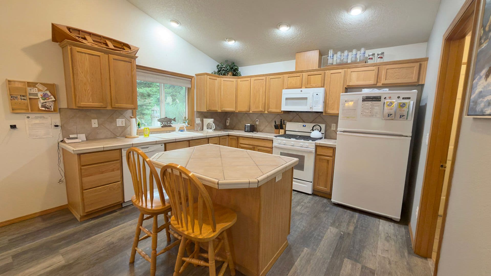 Warrenton House: 90587 Lake View Rd