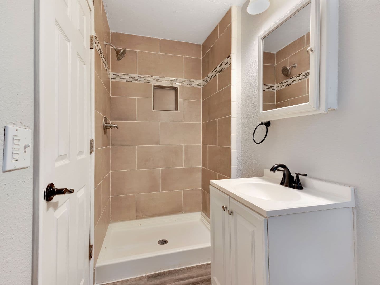 Warrenton Apartment: 92256 Hummingbird Ln.