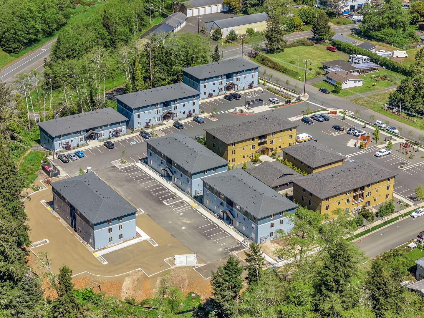 Warrenton Apartment: 1313, 1315, 1317 SE Jetty Ave