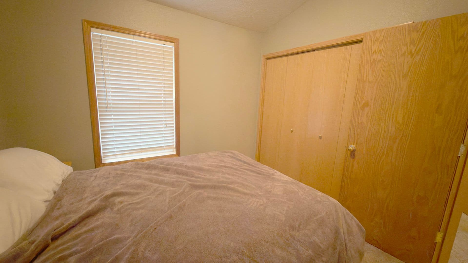 Warrenton House: 90587 Lake View Rd