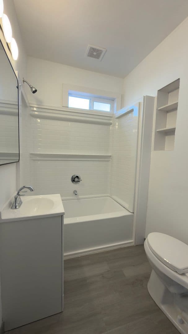 Astoria Apartment: 450 Commercial St. 1 & 2
