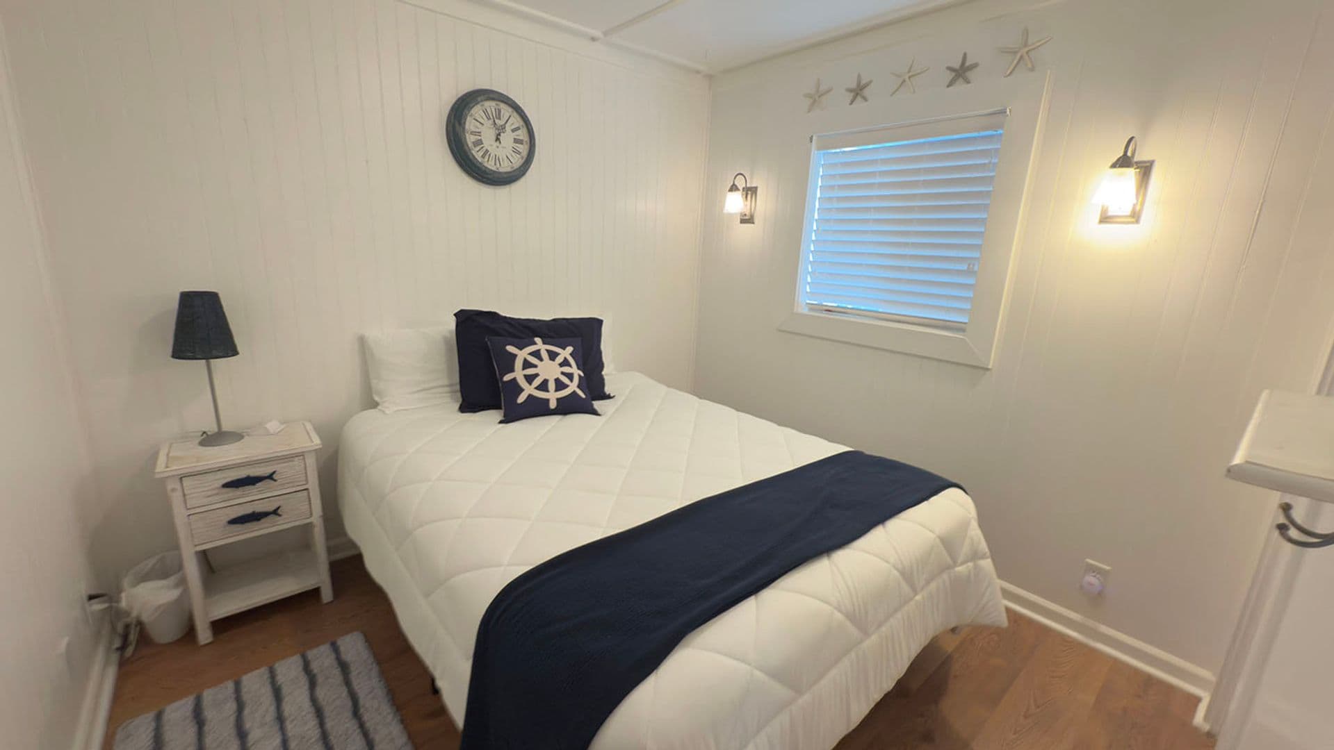 Seaside House: 314 4th Ave #5