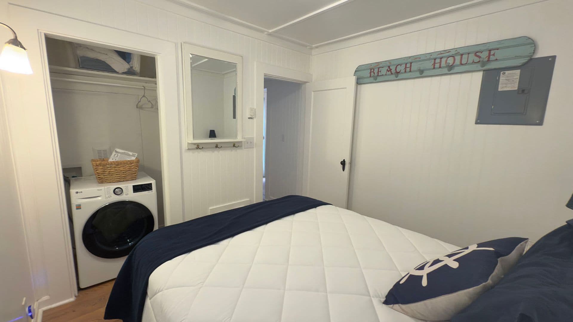 Seaside House: 314 4th Ave #5