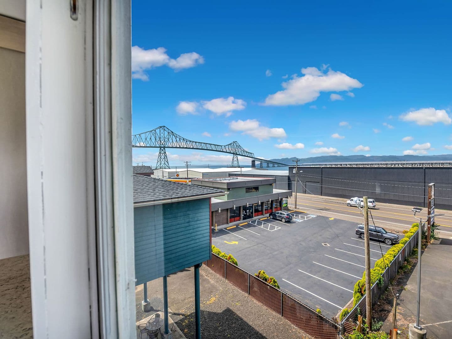 Astoria House: 70 W Bond St.