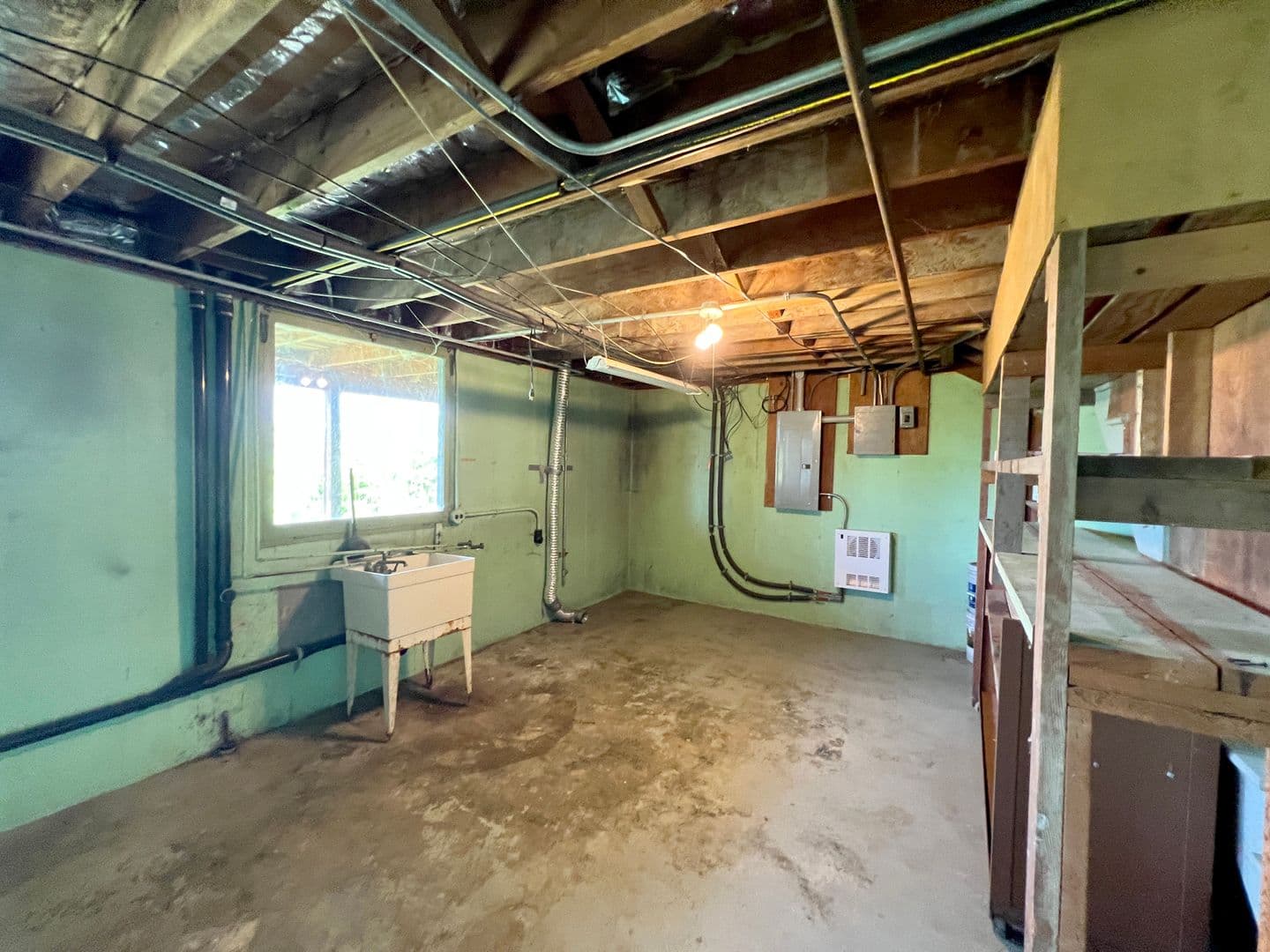 Astoria House: 496 37th St.