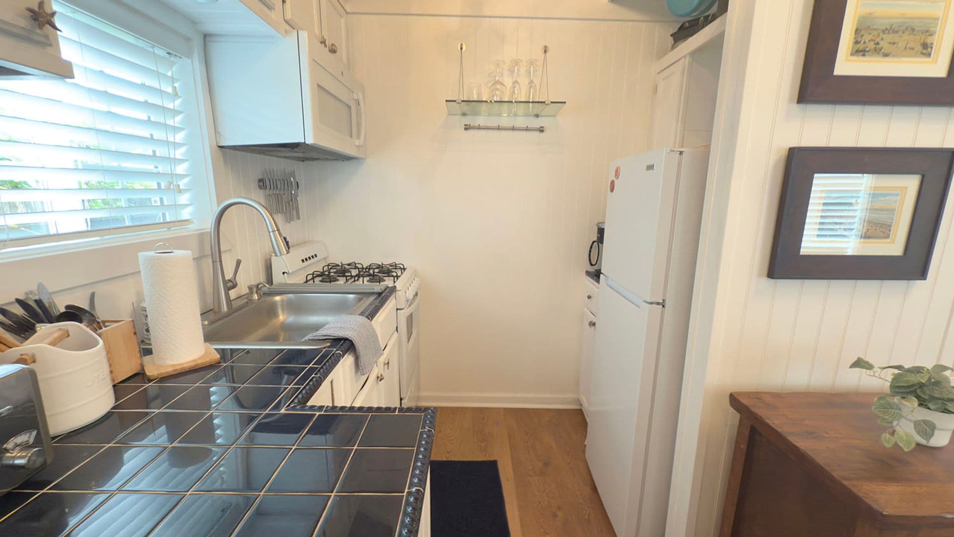 Seaside House: 314 4th Ave #5