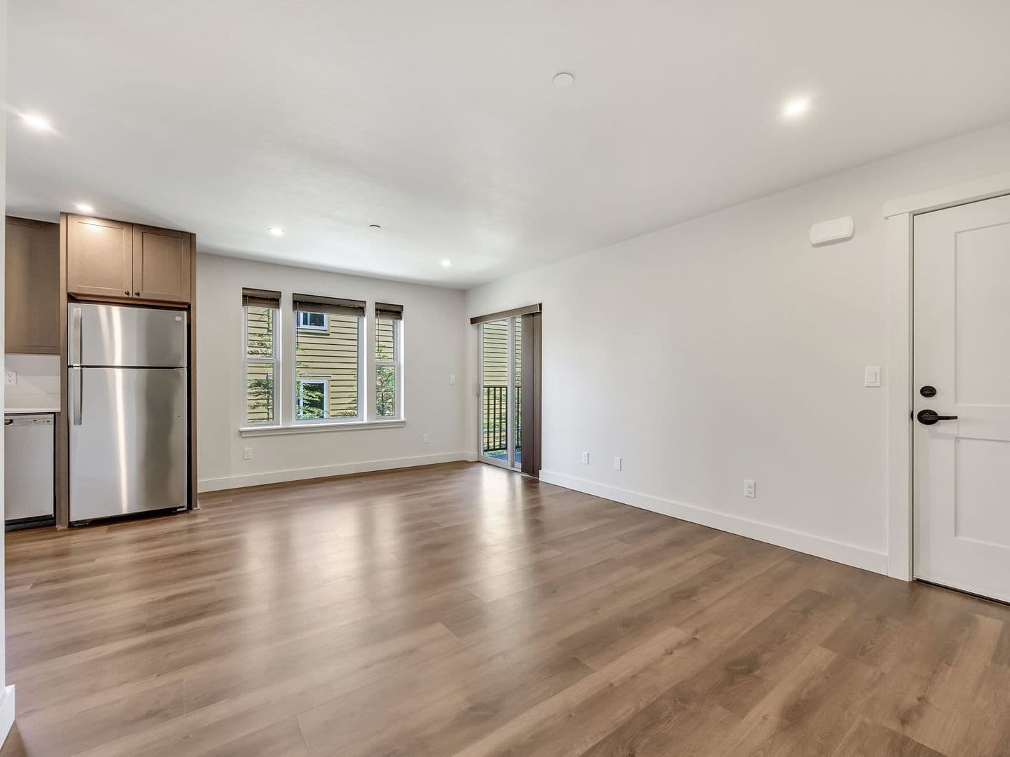 Warrenton Apartment: 1313, 1315, 1317 SE Jetty Ave