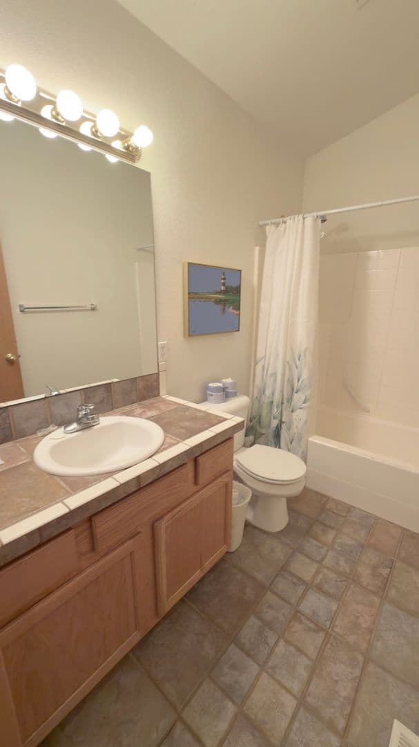 Warrenton House: 90587 Lake View Rd
