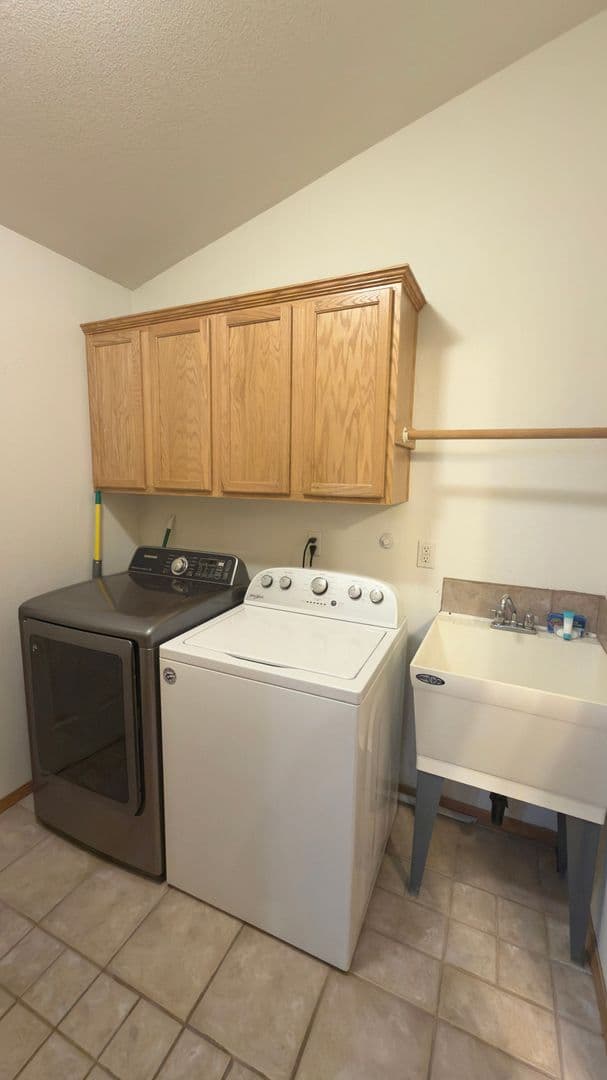 Warrenton House: 90587 Lake View Rd