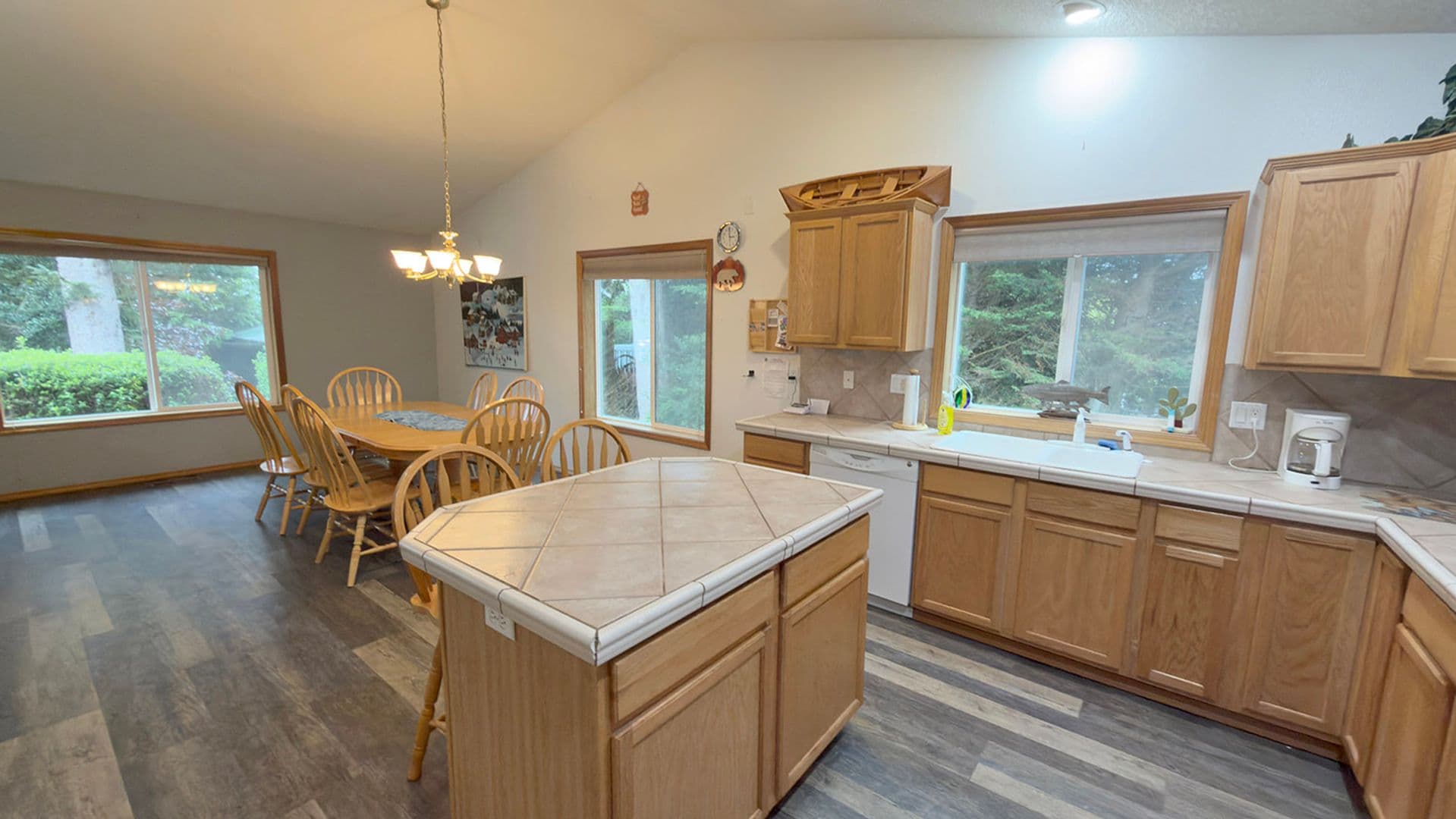 Warrenton House: 90587 Lake View Rd
