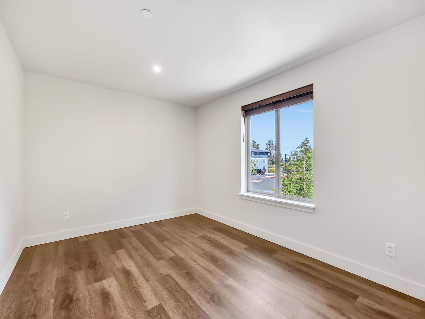 Warrenton Apartment: 1313, 1315, 1317 SE Jetty Ave