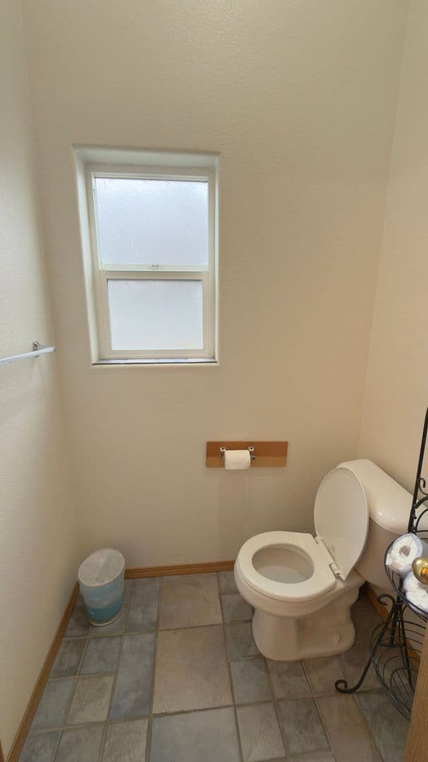 Warrenton House: 90587 Lake View Rd