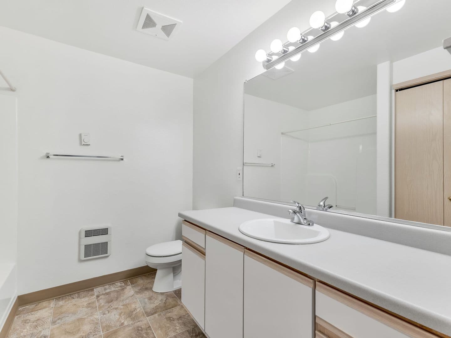 Seaside Apartment: 355 South Wahanna Rd