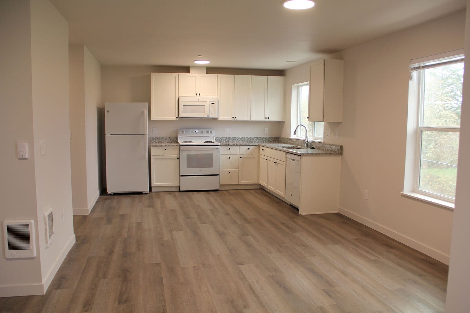 Warrenton Apartment: 79 NE Skipanon Dr