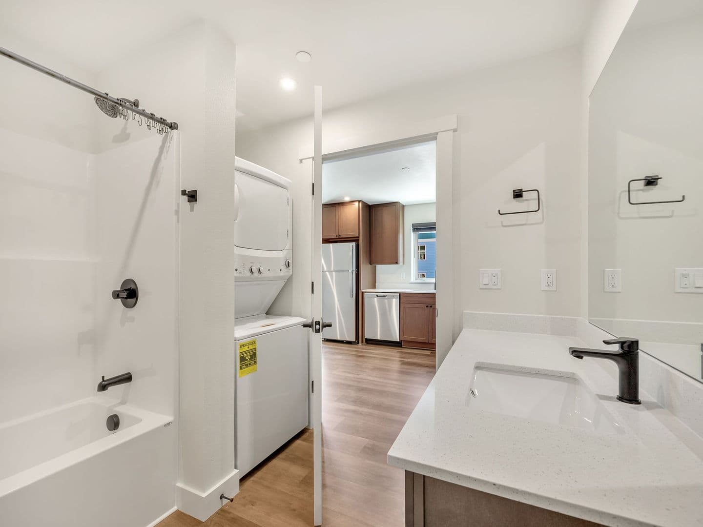 Warrenton Apartment: 1313, 1315, 1317 SE Jetty Ave