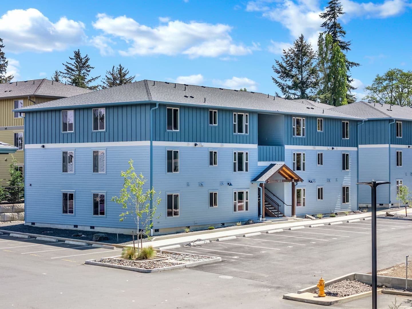 Warrenton Apartment: 1313, 1315, 1317 SE Jetty Ave
