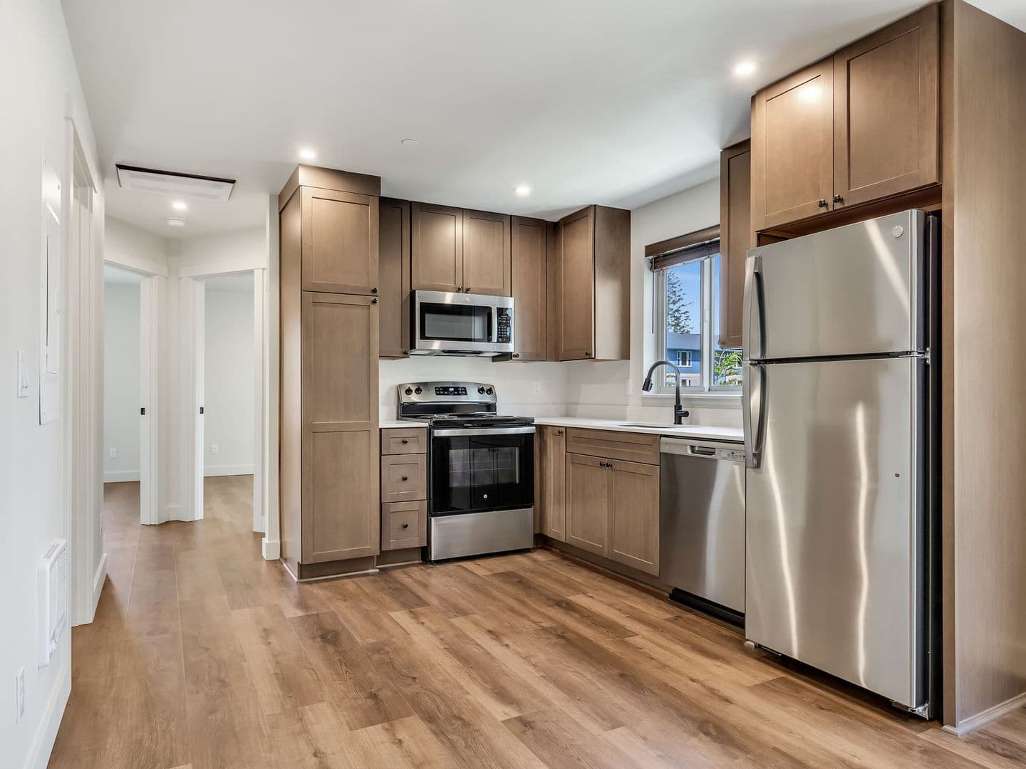 Warrenton Apartment: 1313, 1315, 1317 SE Jetty Ave