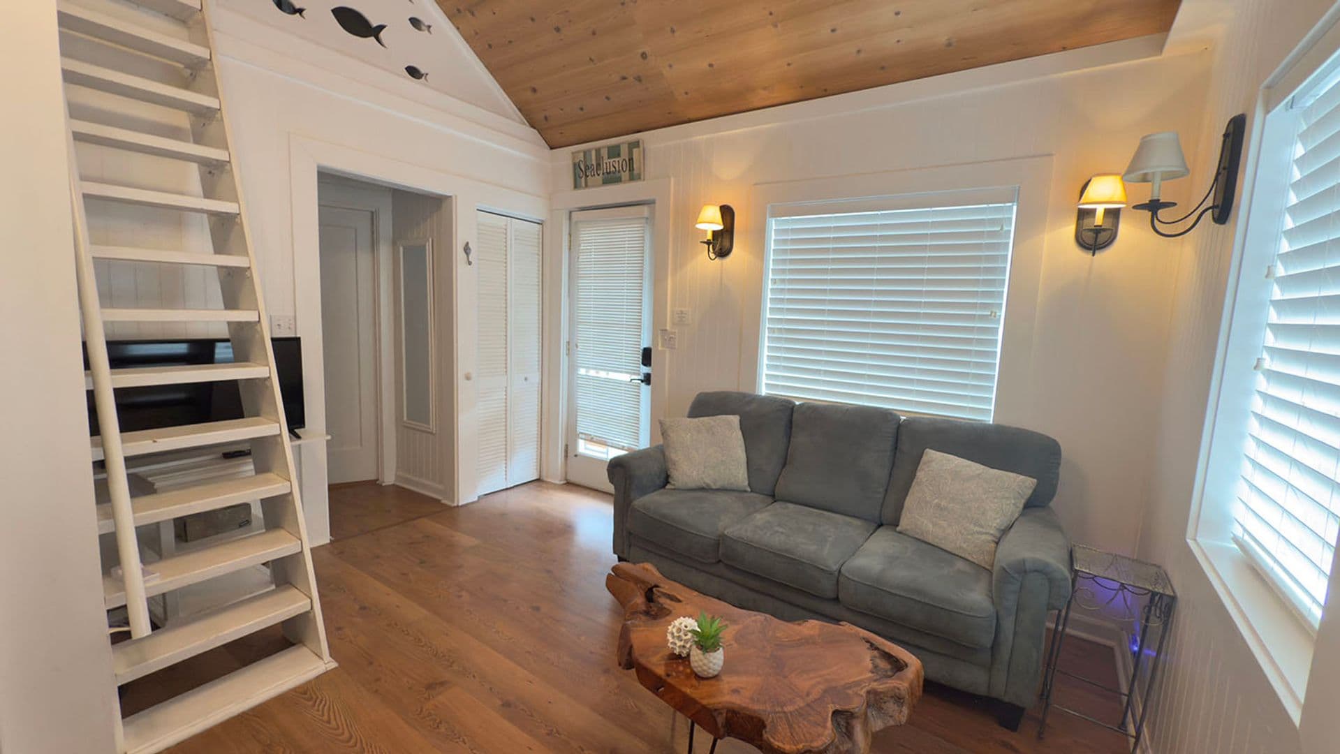 Seaside House: 314 4th Ave #5