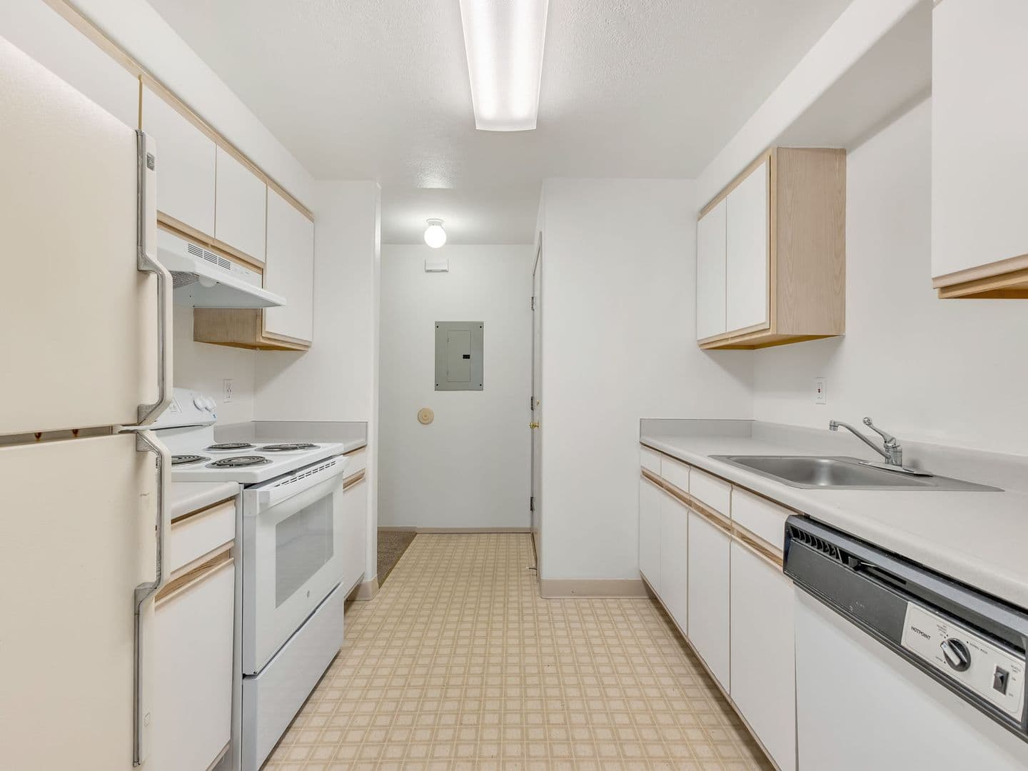 Seaside Apartment: 355 South Wahanna Rd
