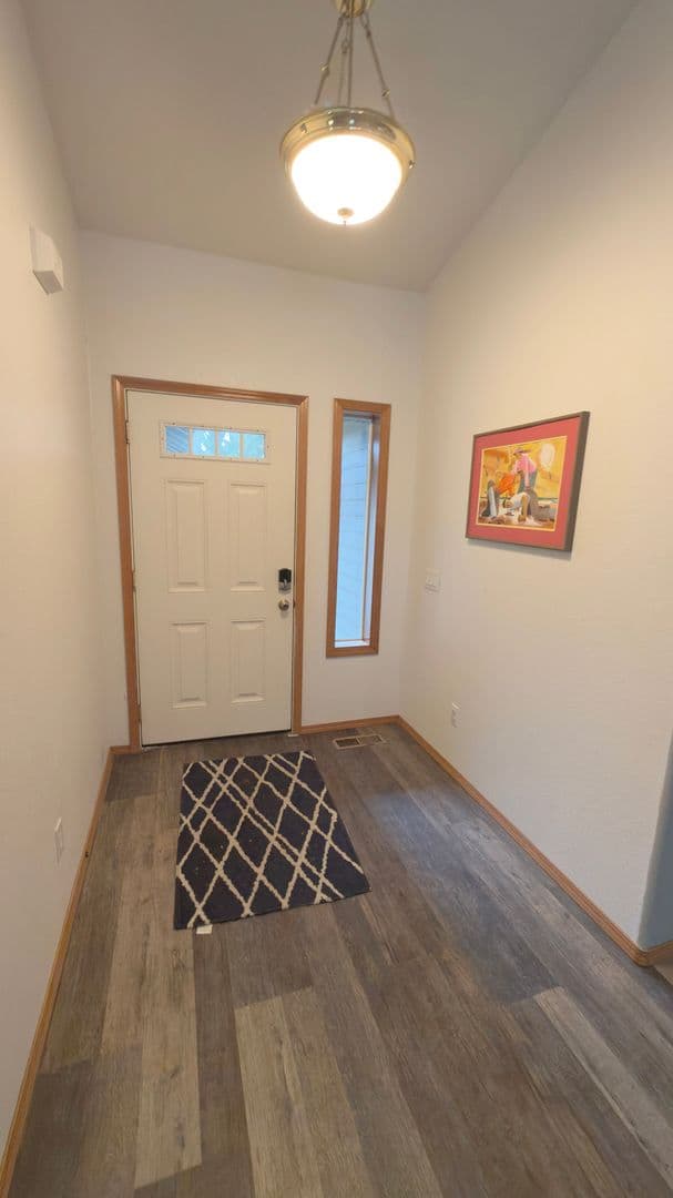 Warrenton House: 90587 Lake View Rd