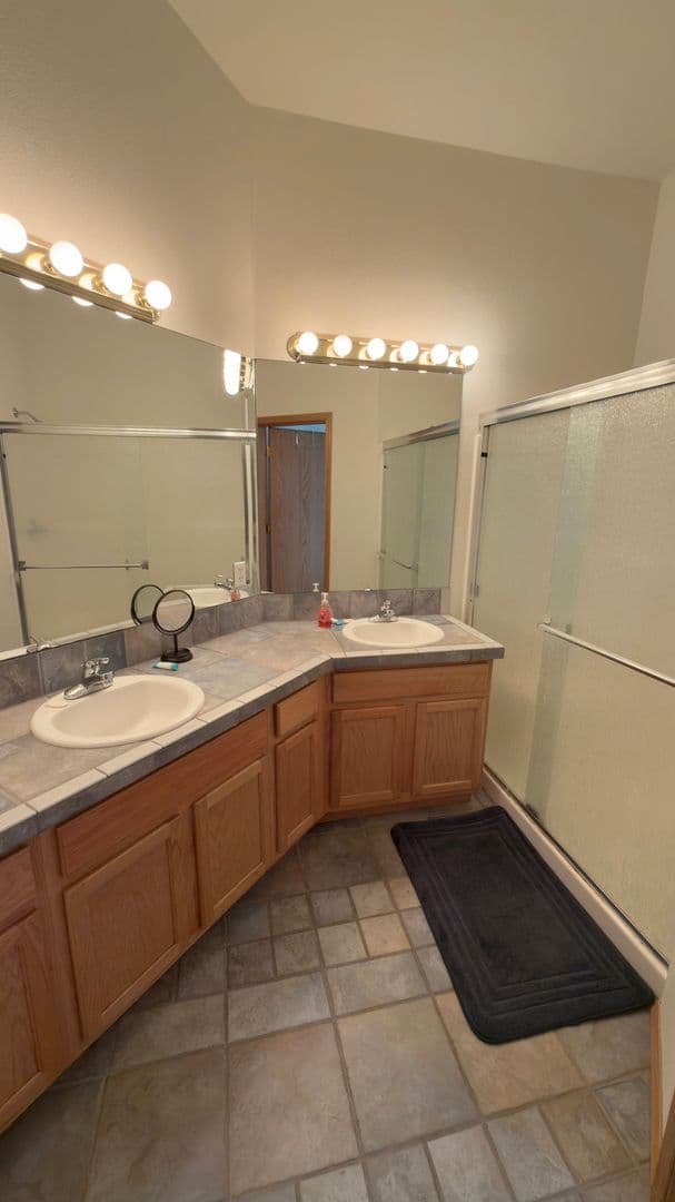 Warrenton House: 90587 Lake View Rd